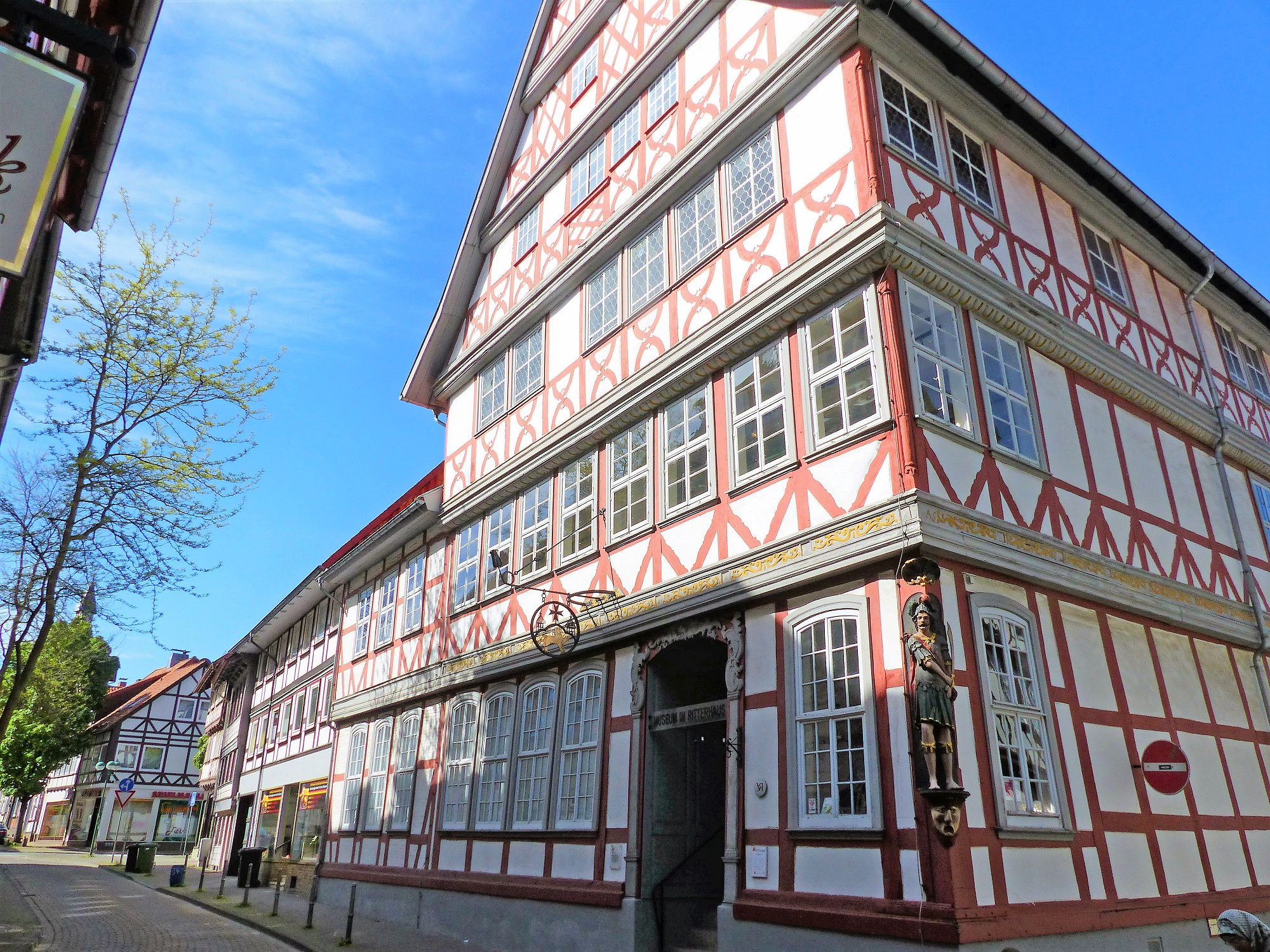 SAVe – Sammlungen und Archivalien im Verbund erschließen